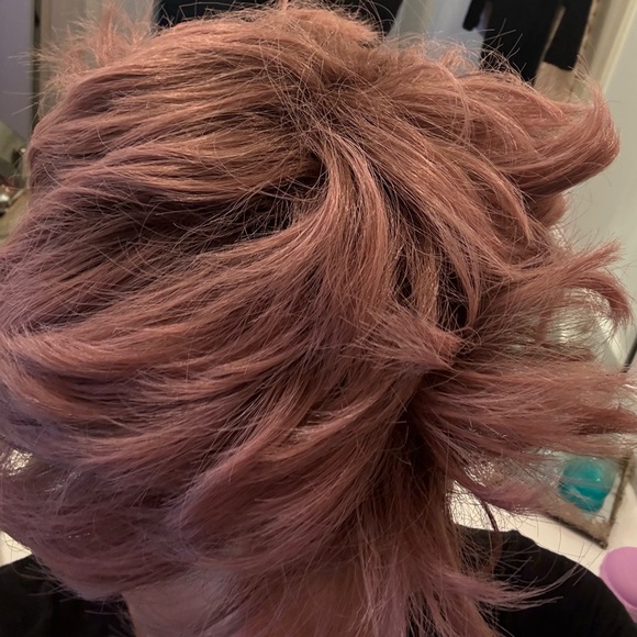 Pink short wig - Picture 2 of 3